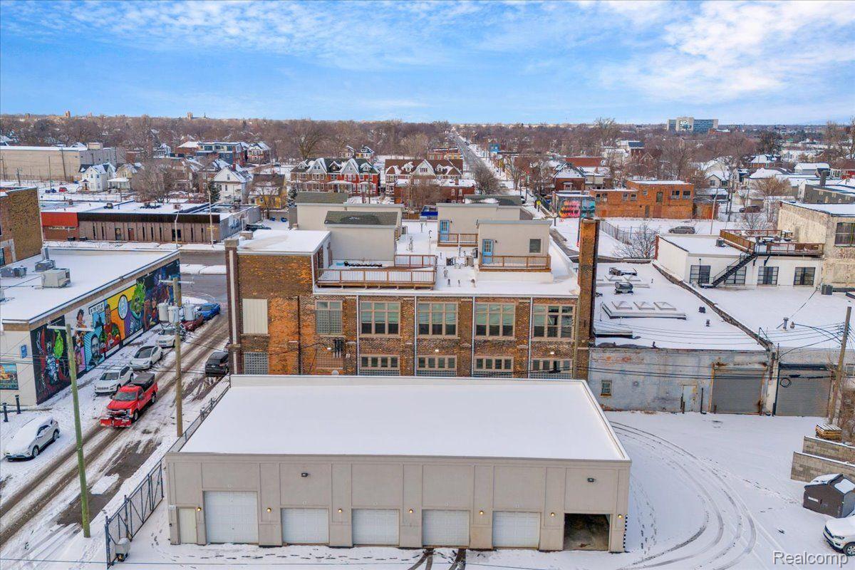 2843 E Grand Boulevard 8