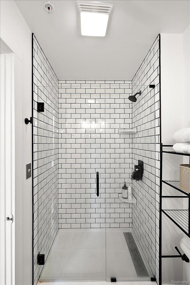 2843 E Grand Boulevard 8