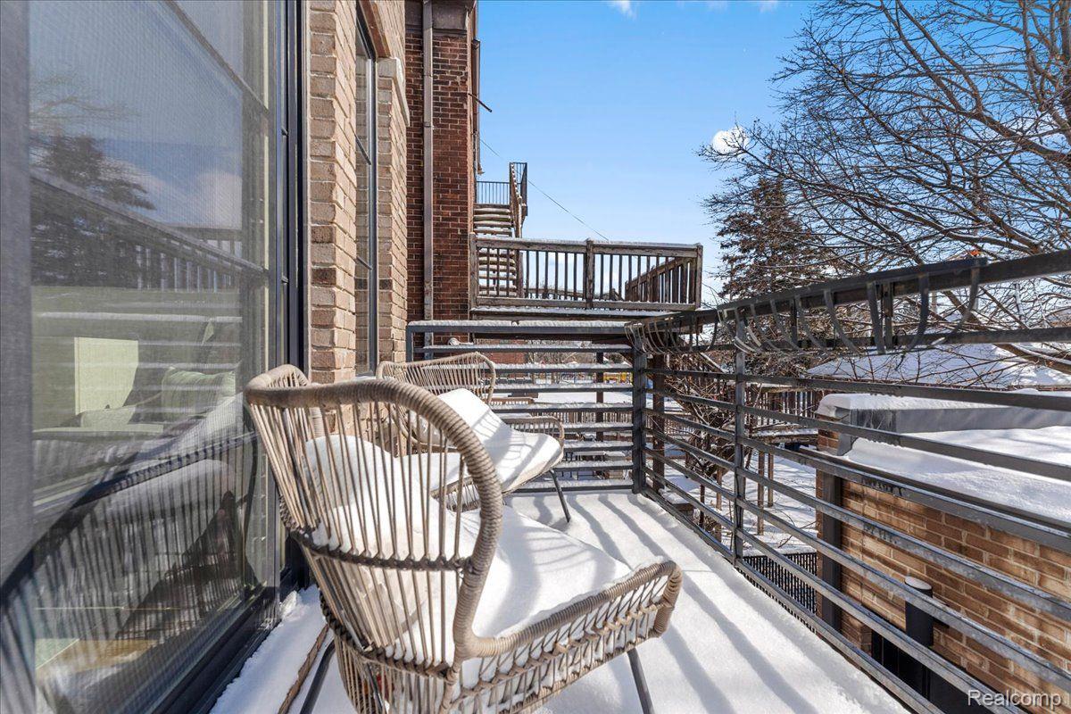 262 Mack Avenue 9