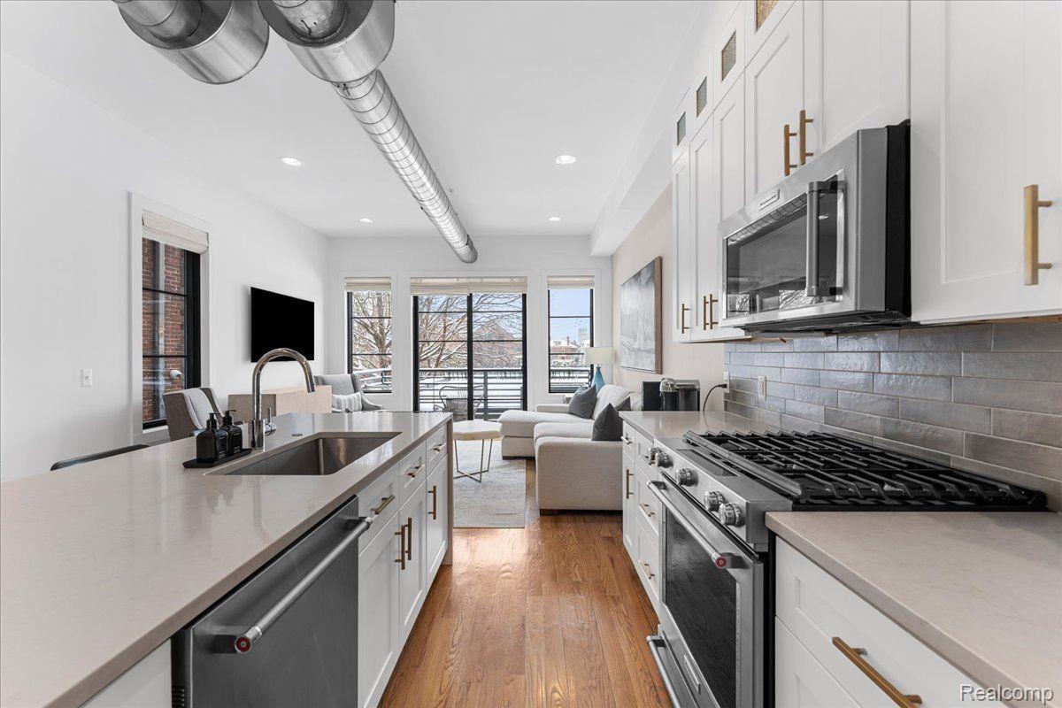 262 Mack Avenue 9