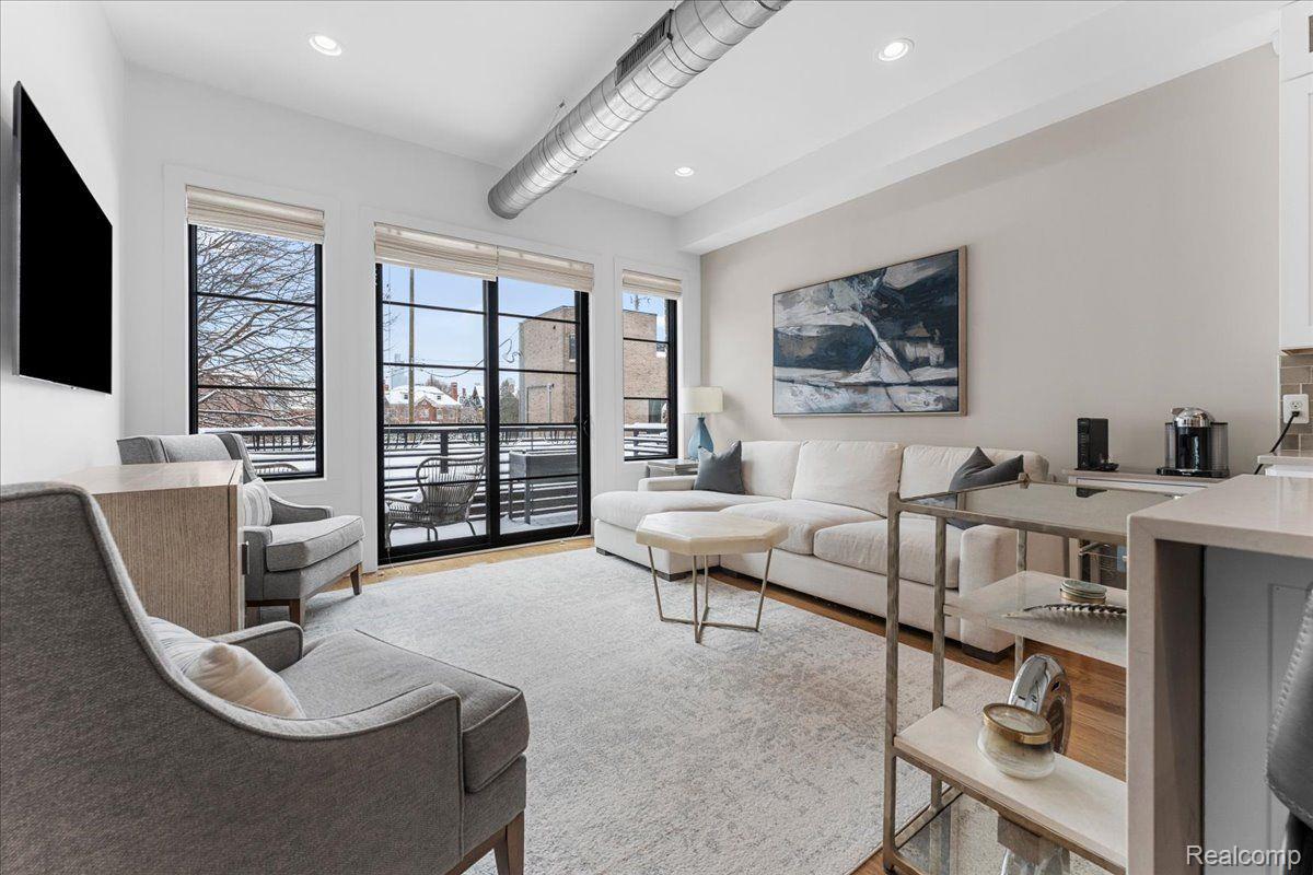 262 Mack Avenue 9