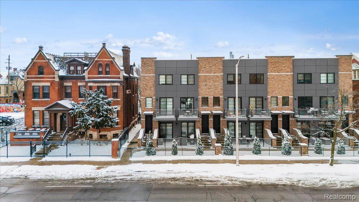 262 Mack Avenue 9