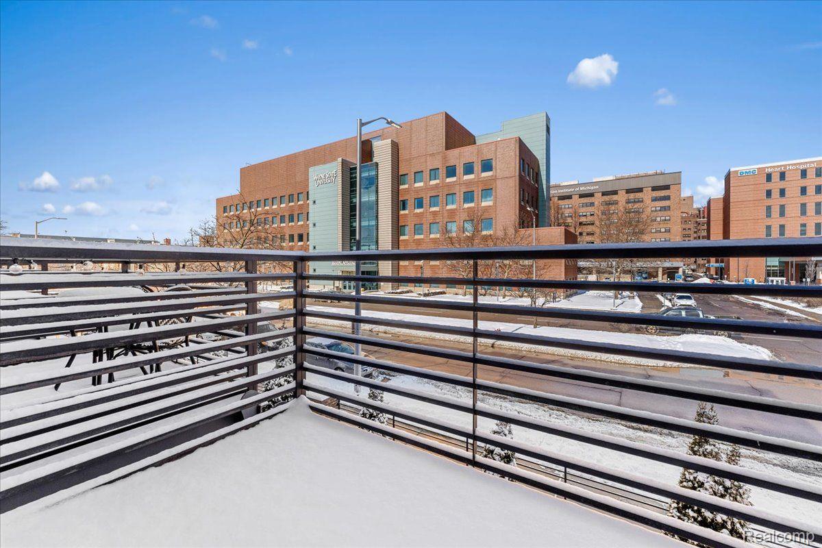 262 Mack Avenue 9