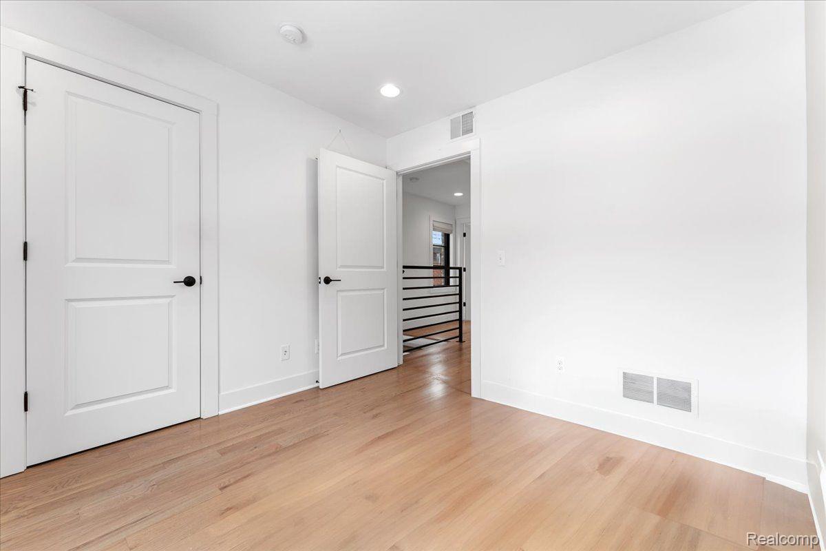 262 Mack Avenue 9