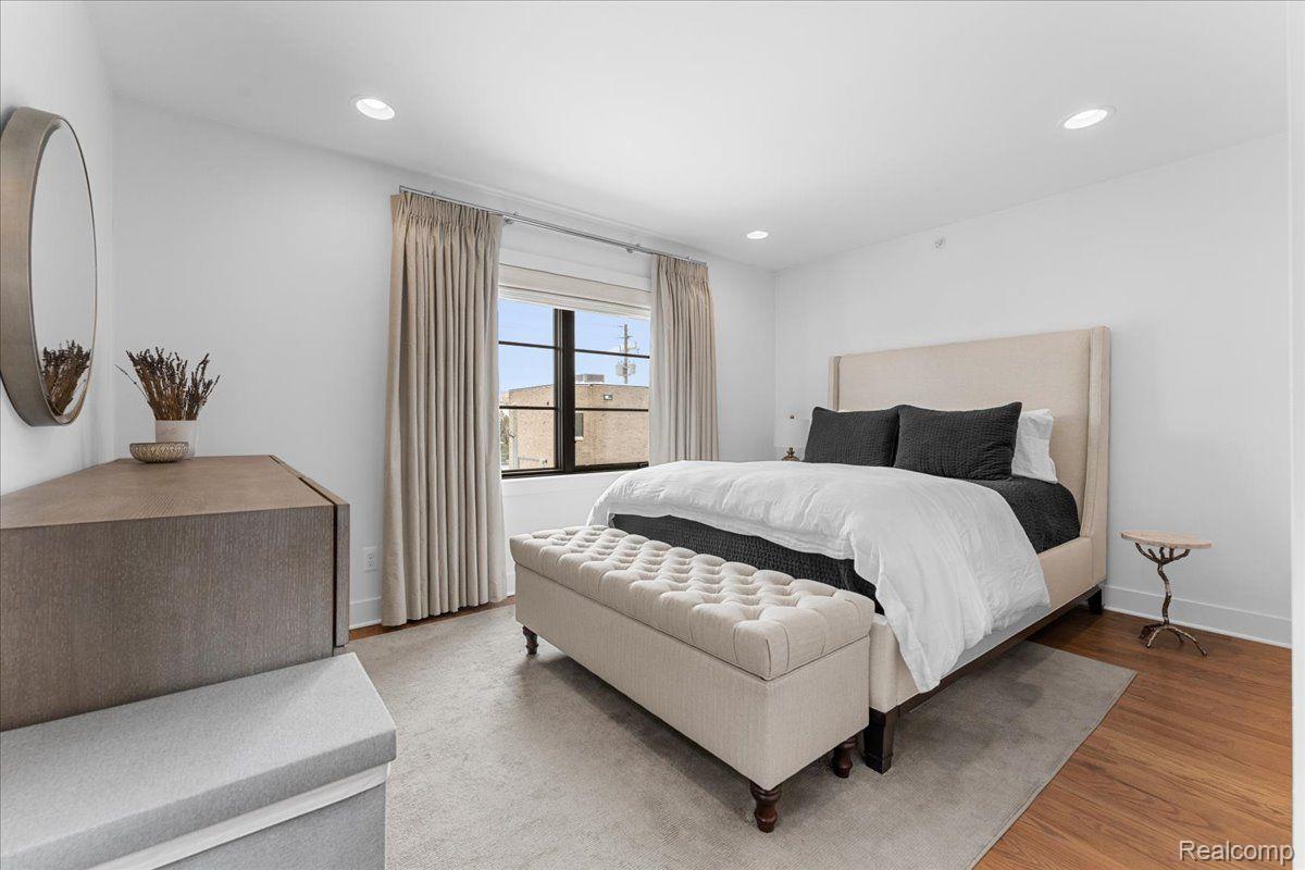 262 Mack Avenue 9