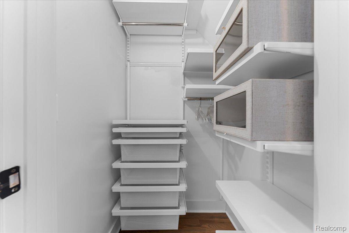 262 Mack Avenue 9