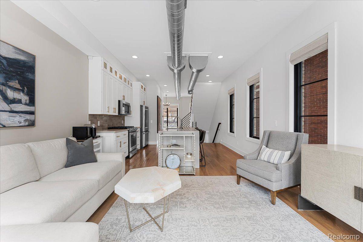 262 Mack Avenue 9