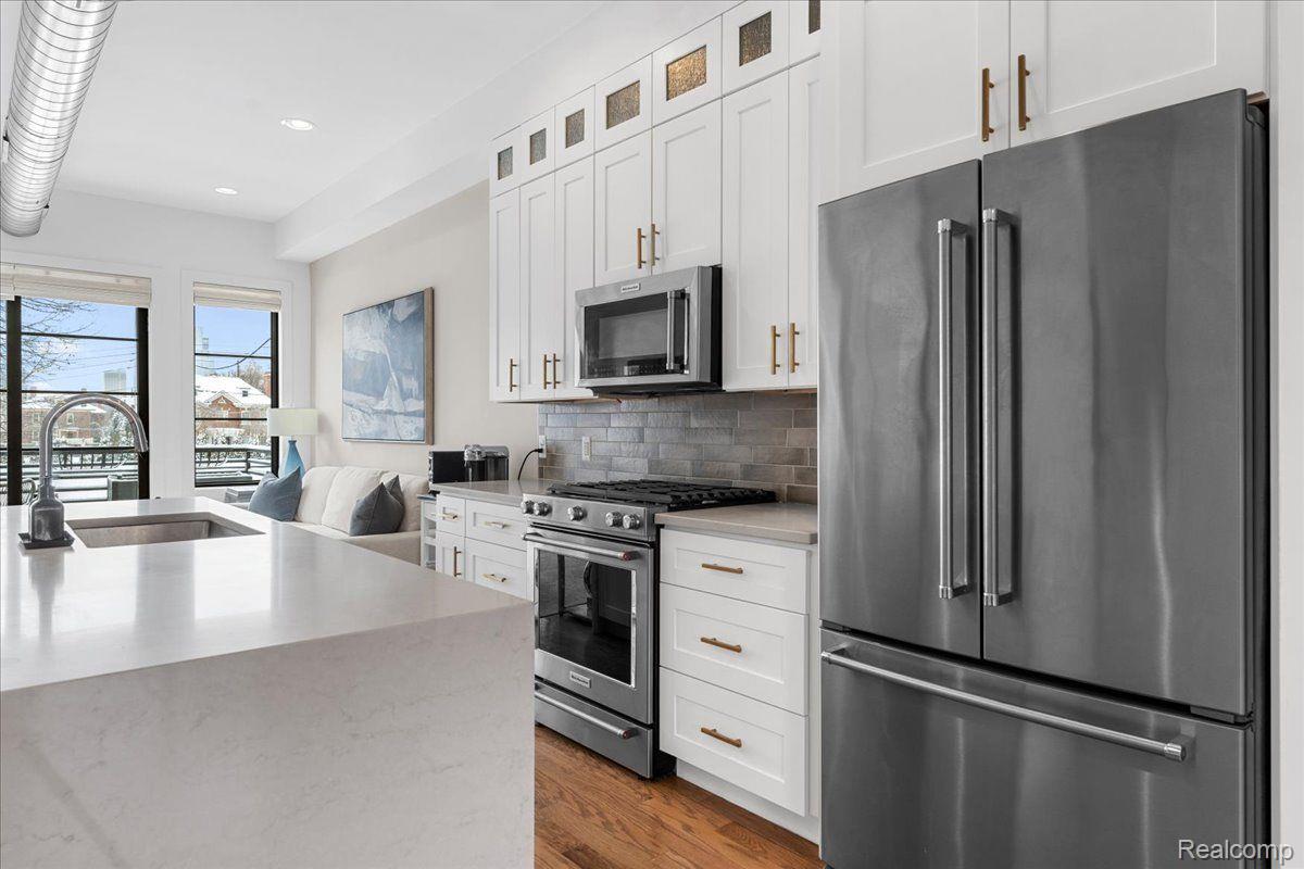 262 Mack Avenue 9