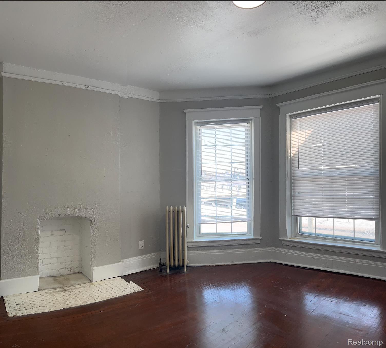 287 E EDSEL FORD Freeway Unit # 5