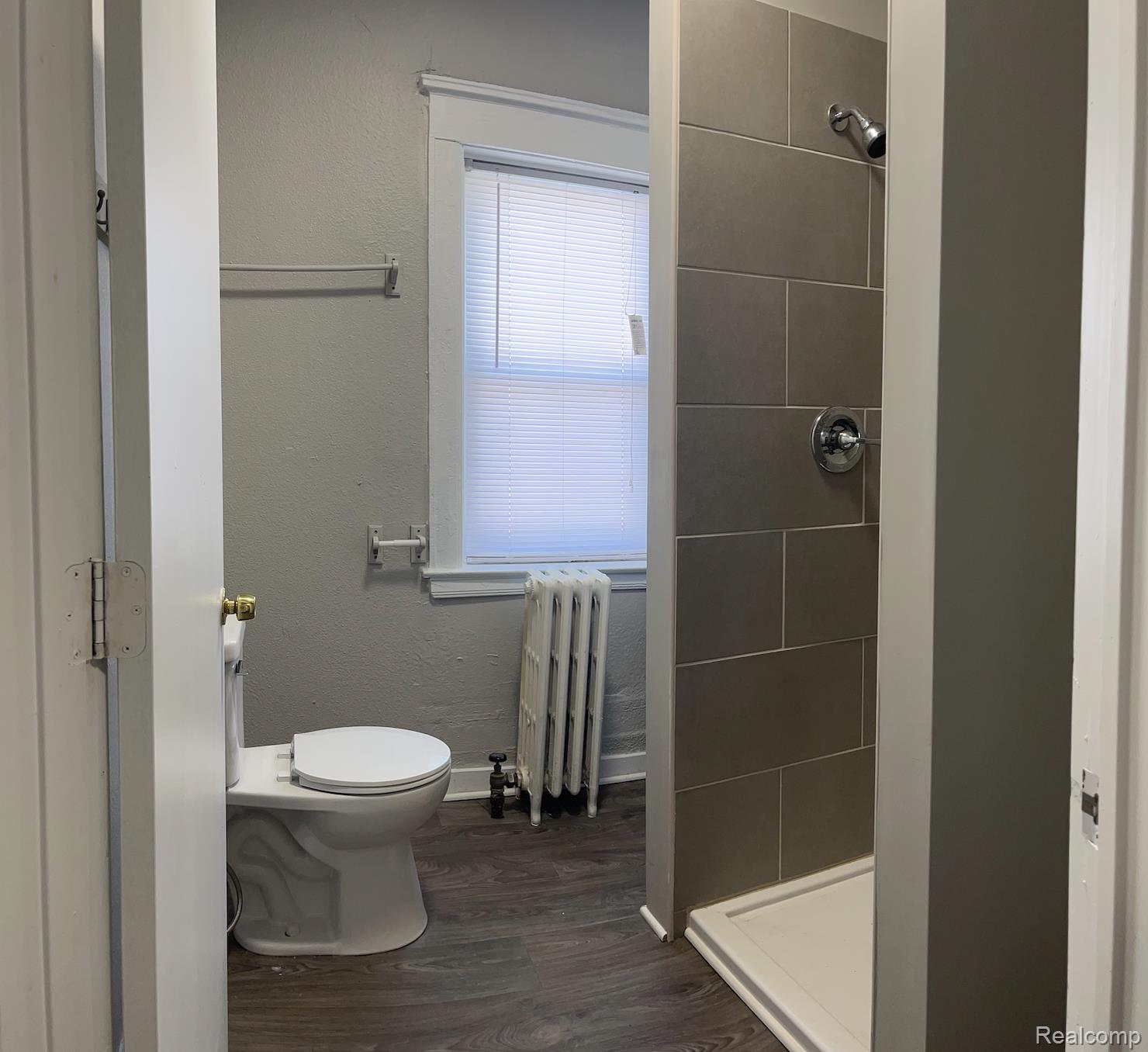 287 E EDSEL FORD Freeway Unit # 5