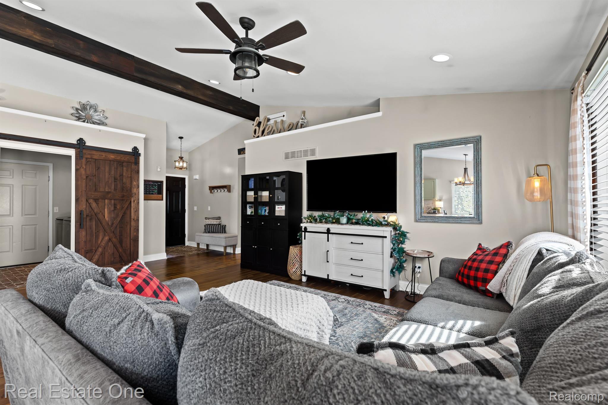 6581 WEDGEWOOD Court