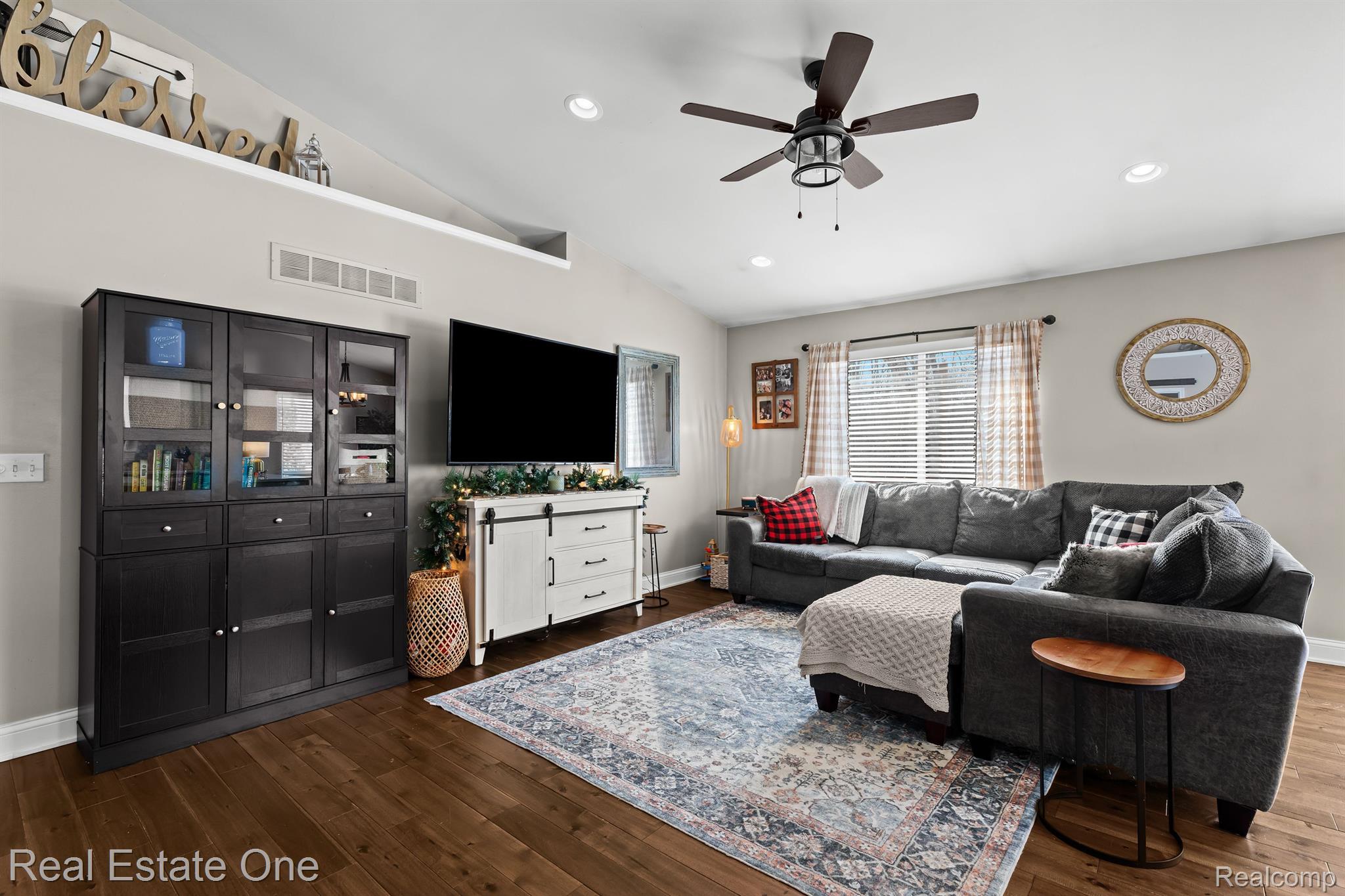 6581 WEDGEWOOD Court