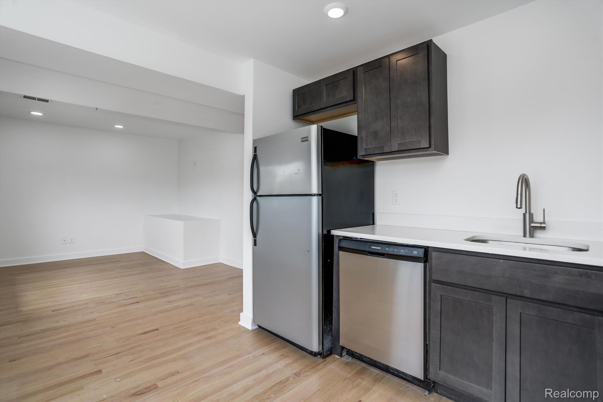 95 E Euclid Street 201