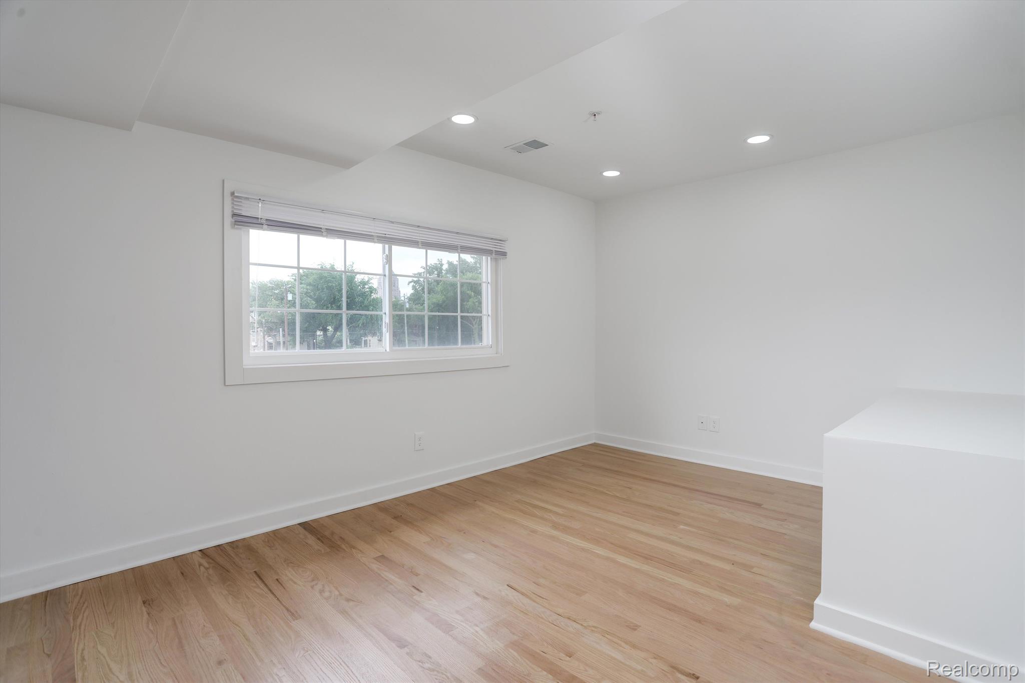 95 E Euclid Street 201