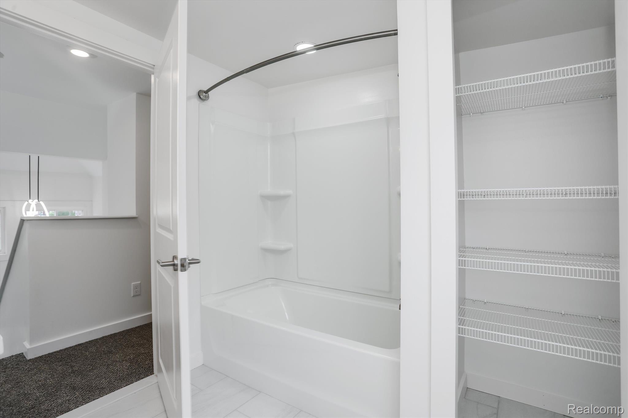 95 E Euclid Street 201