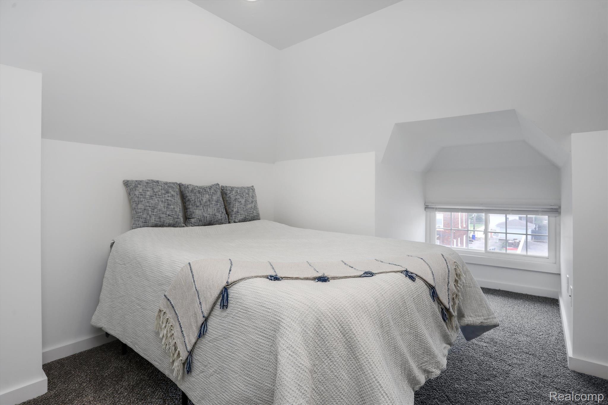 95 E Euclid Street 201