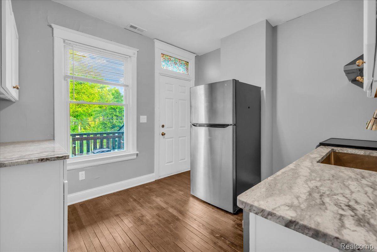 243 Marston Street 2W