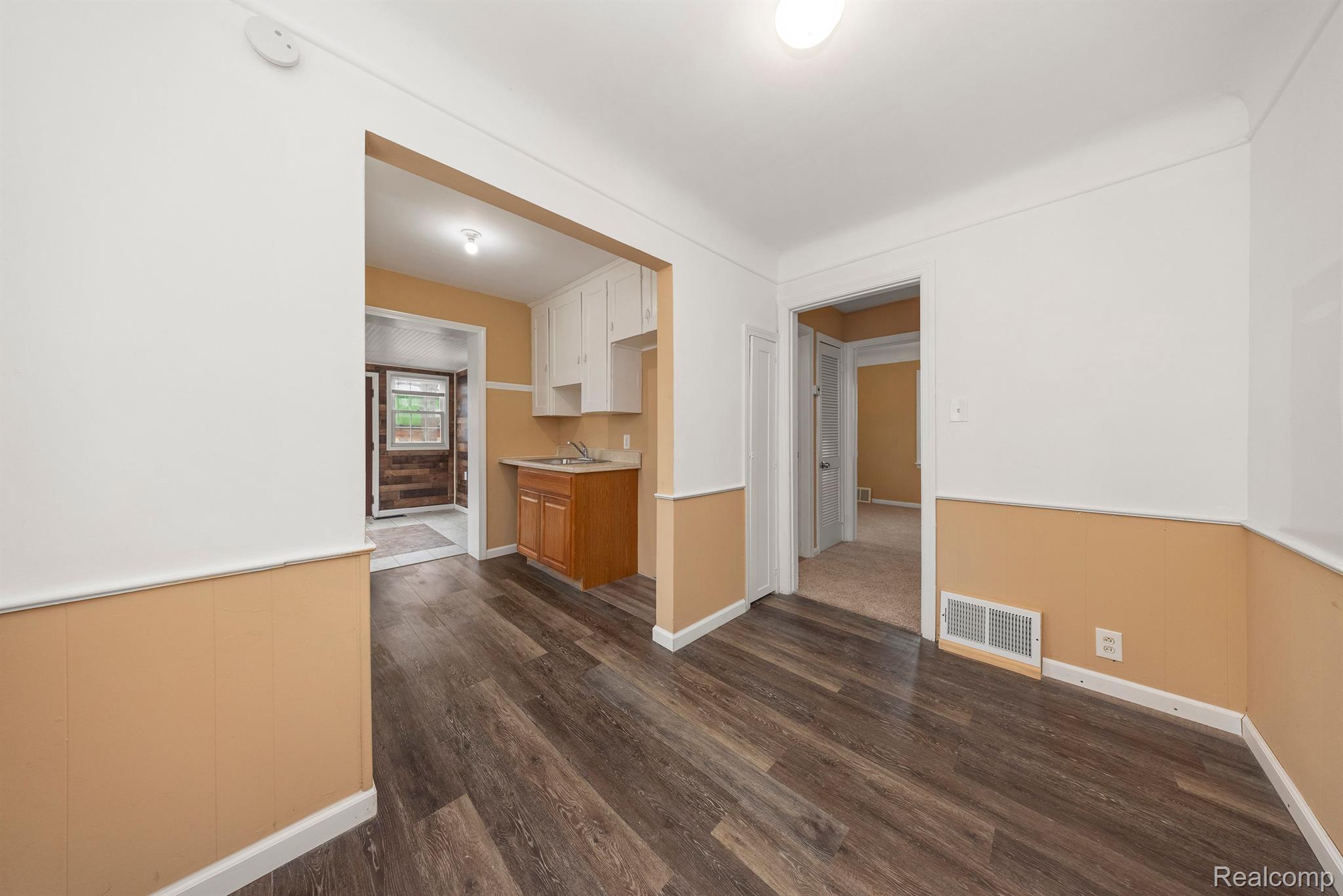 16013 CARLISLE Street
