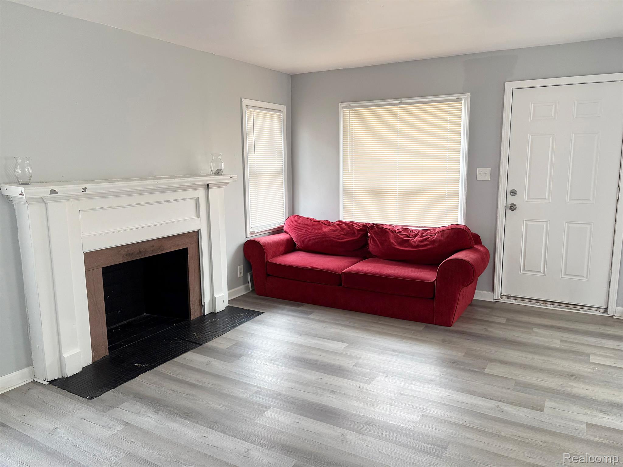 3693 SOMERSET Avenue