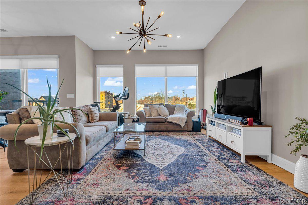 438 Selden Street 202