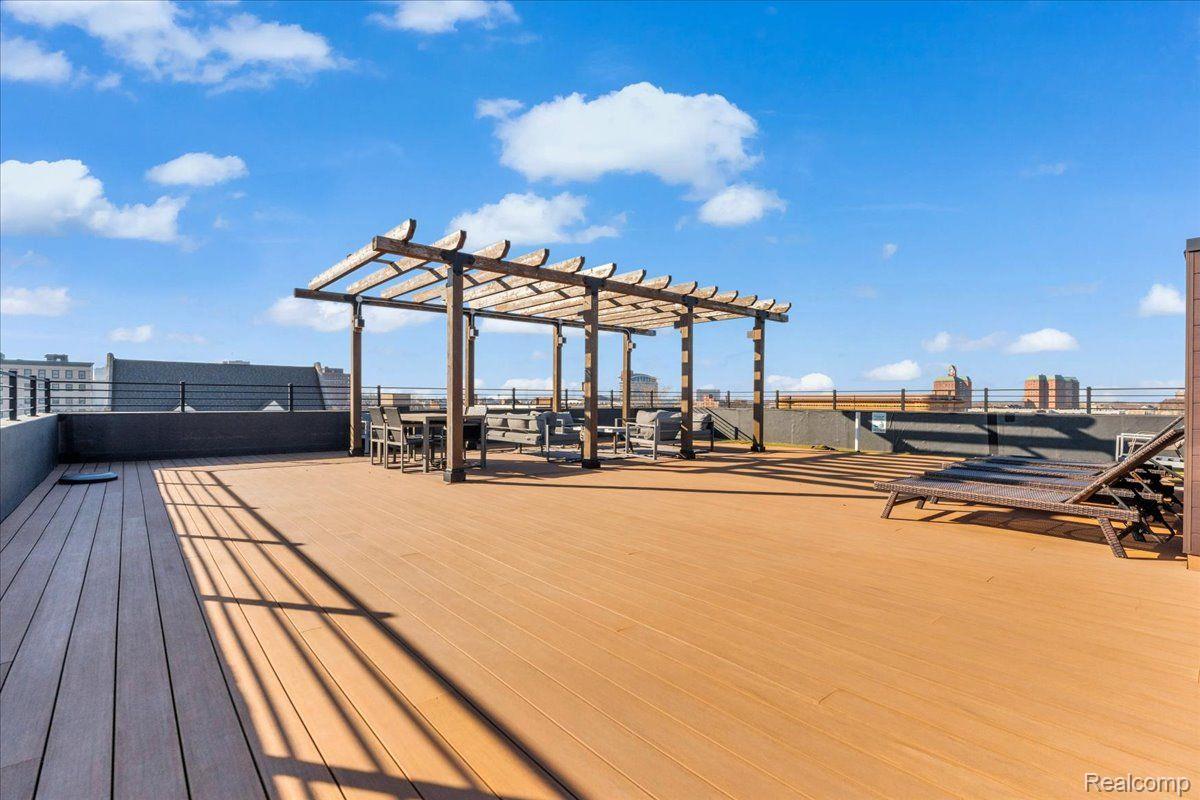 438 Selden Street 202