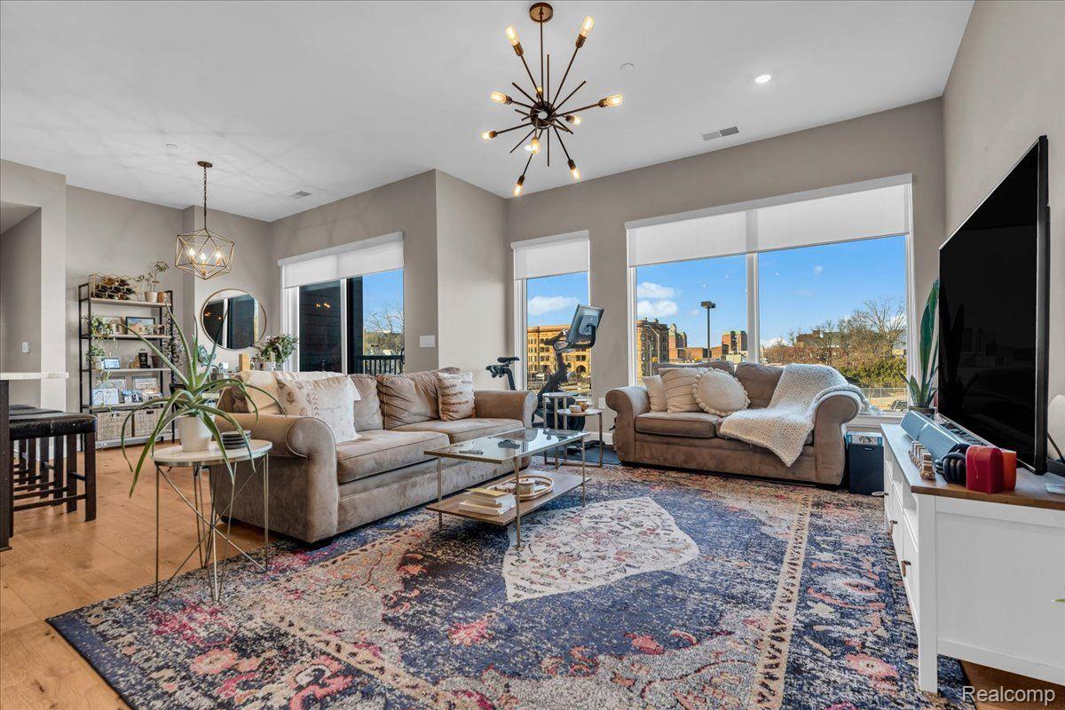 438 Selden Street 202