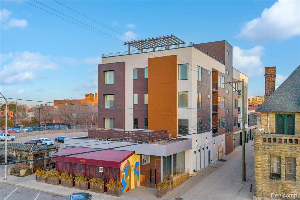 438 Selden Street 202