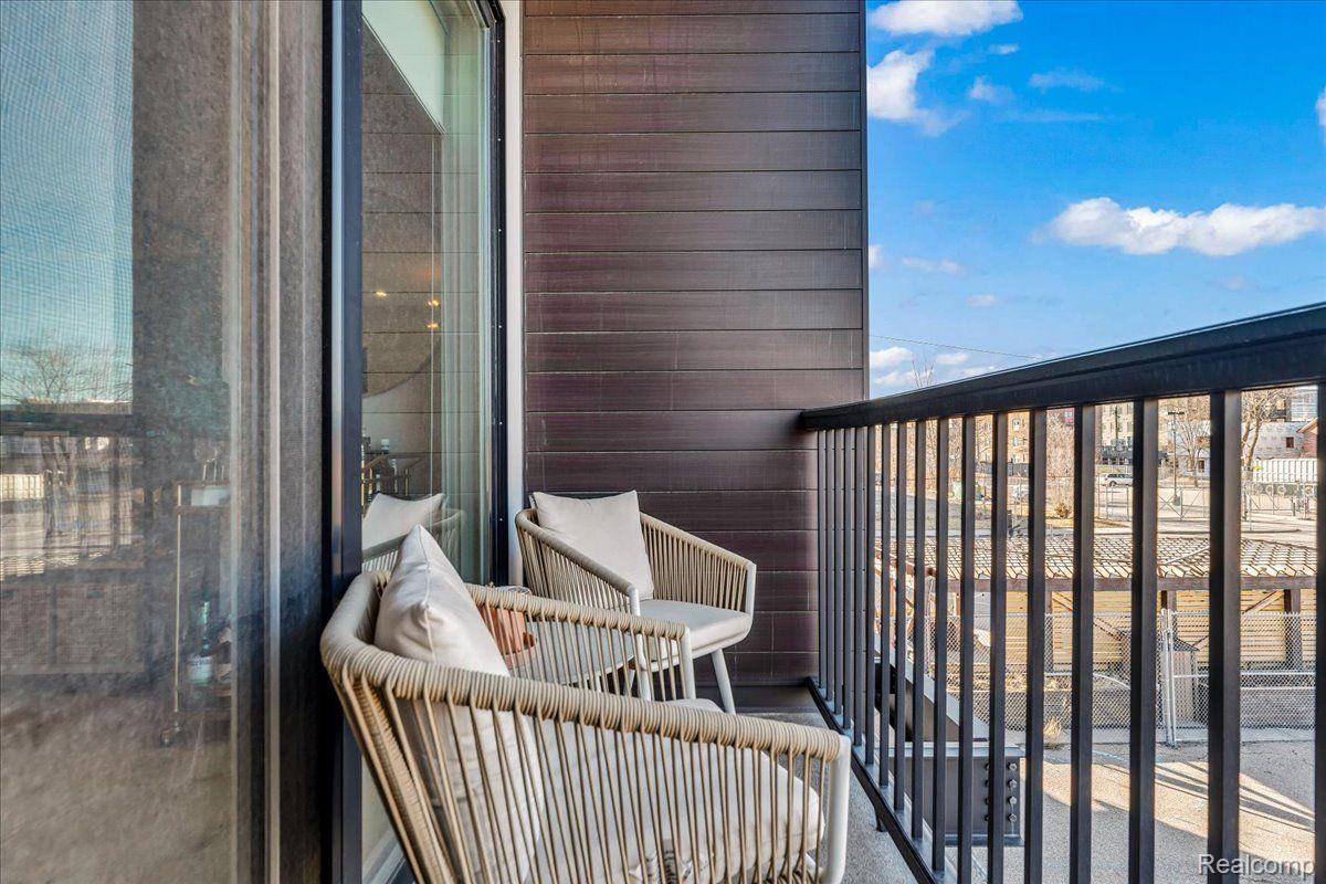 438 Selden Street 202