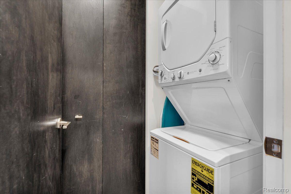 438 Selden Street 202