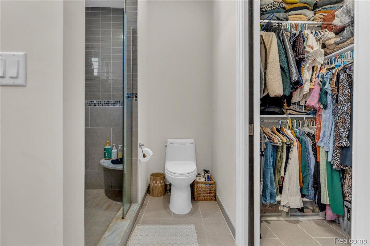 438 Selden Street 202