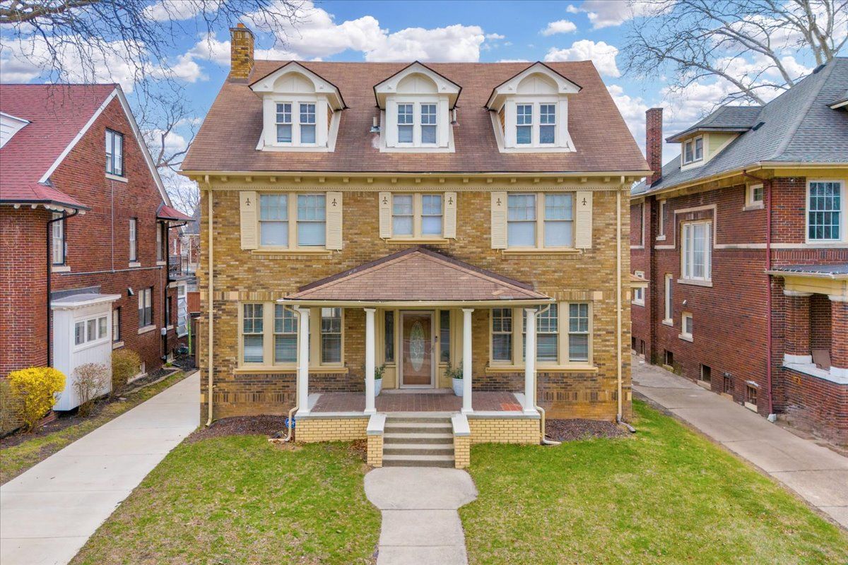 2285 Chicago Blvd