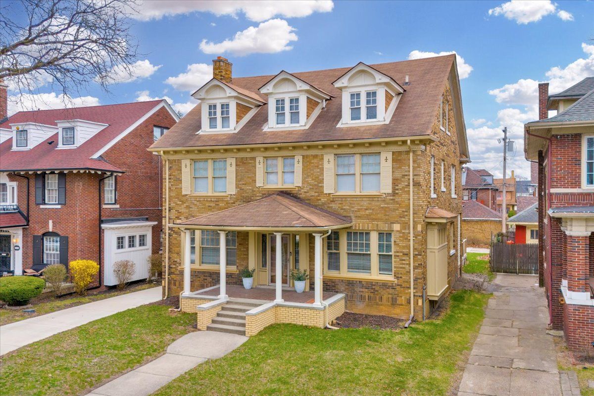 2285 Chicago Blvd