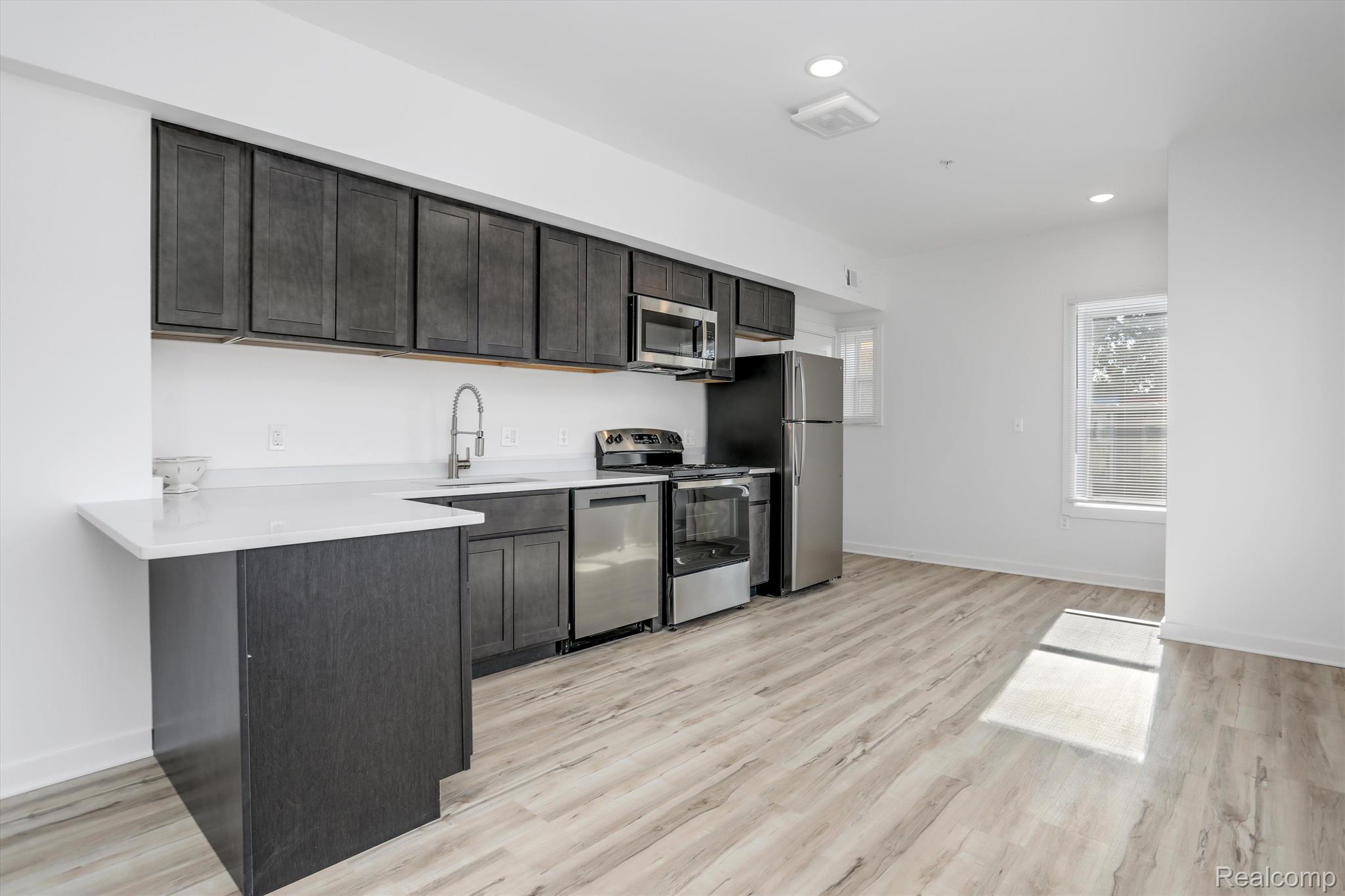 799 East Grand Boulevard 6