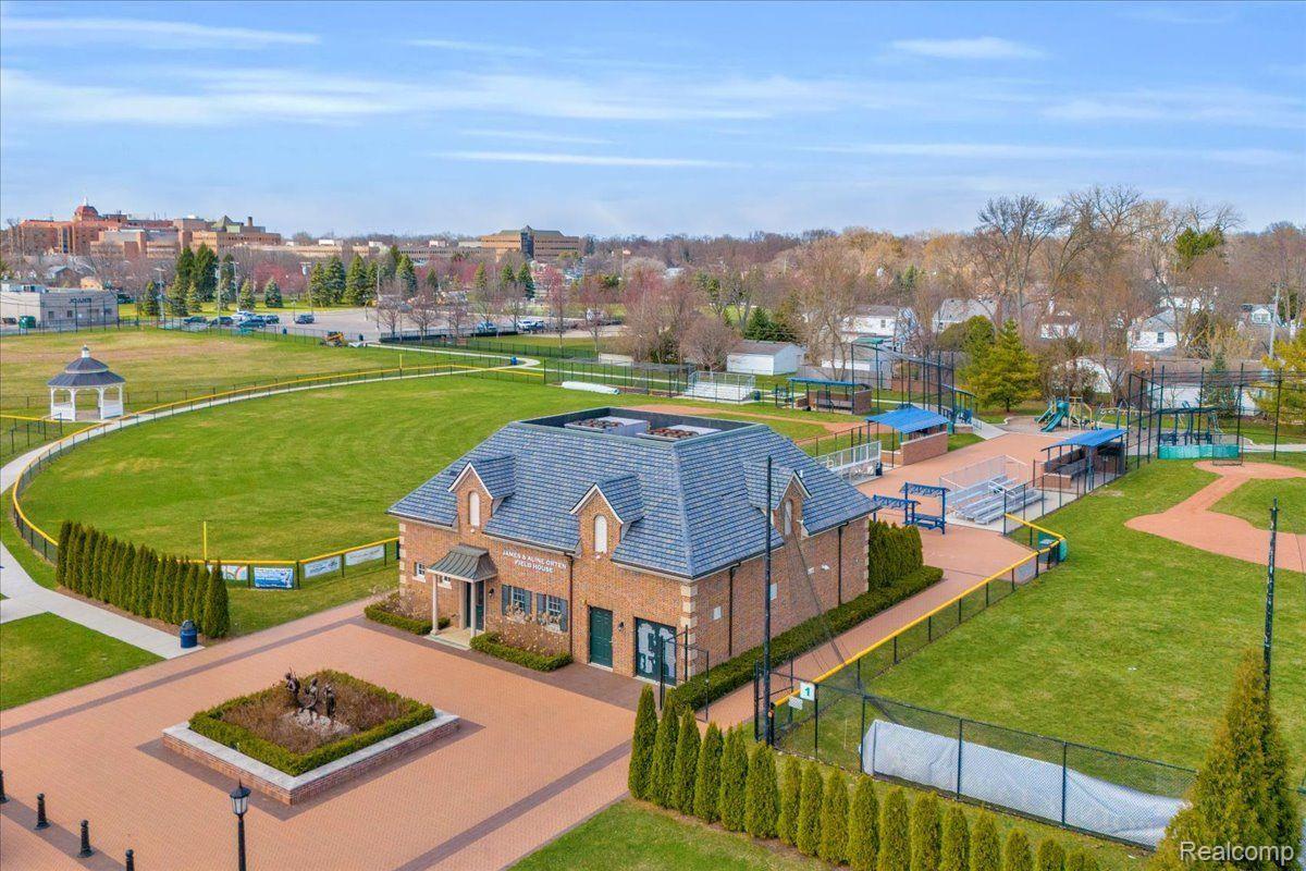 425 Hillcrest Avenue