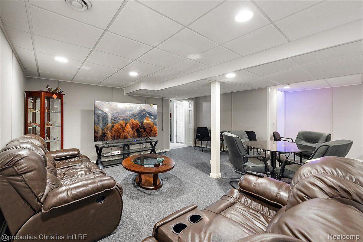 7716 MAPLE Drive