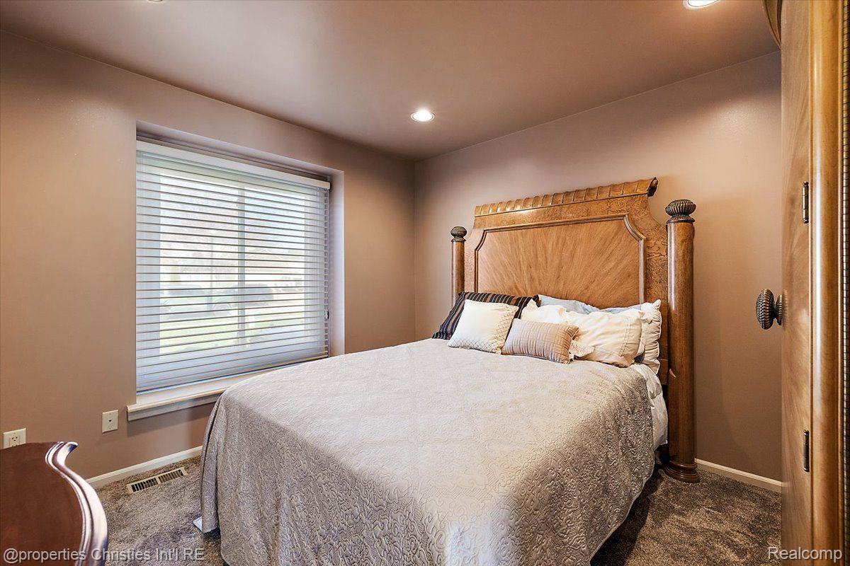 7716 MAPLE Drive