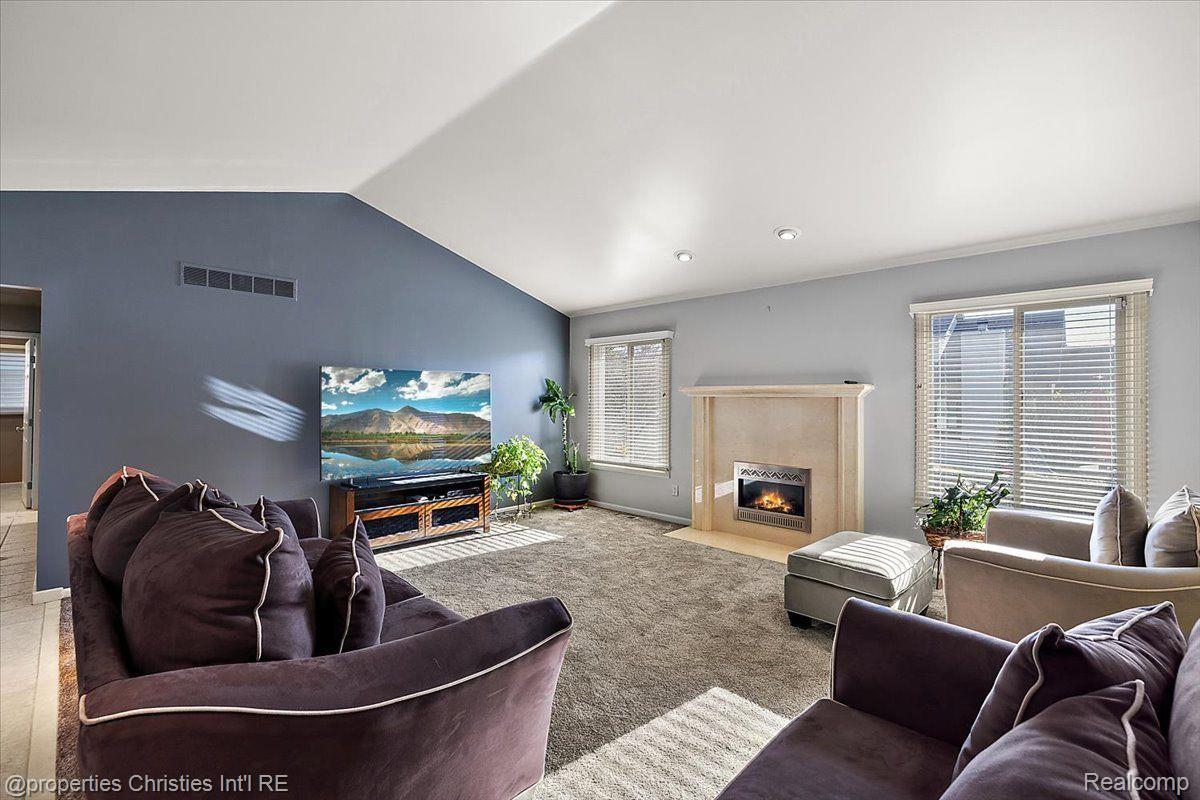 7716 MAPLE Drive