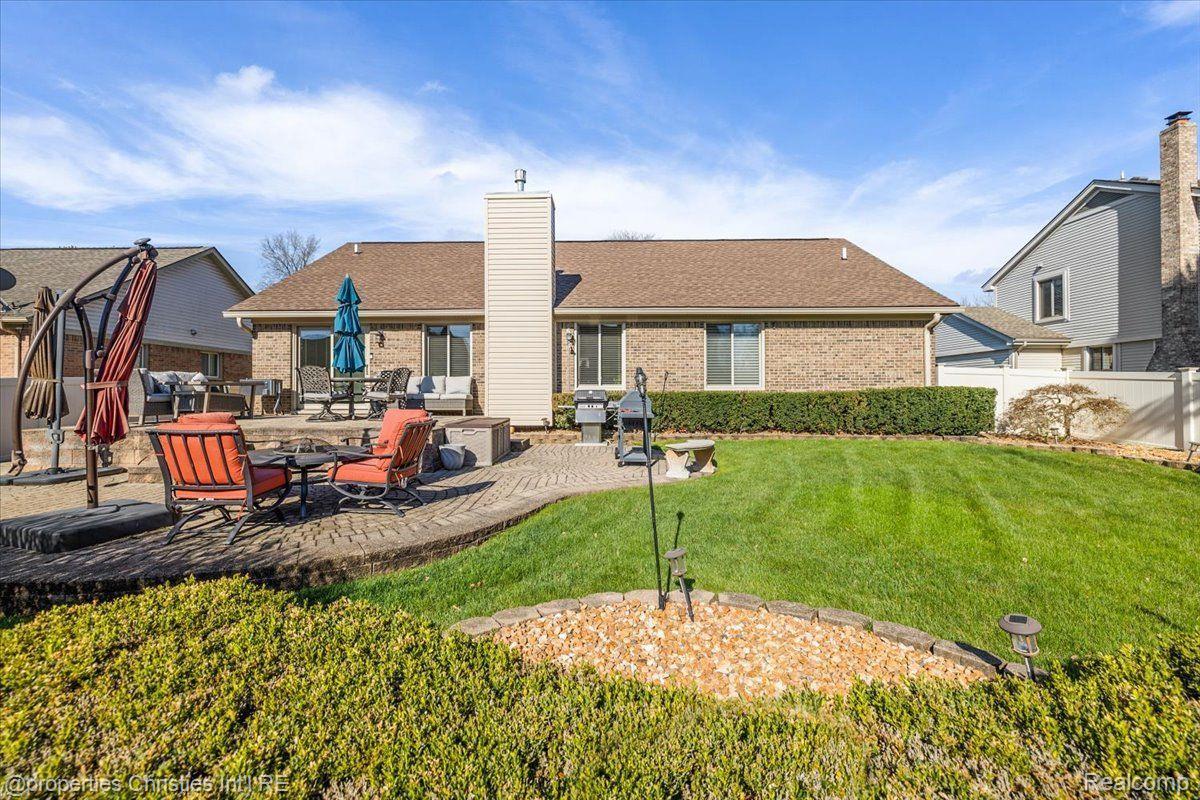 7716 MAPLE Drive