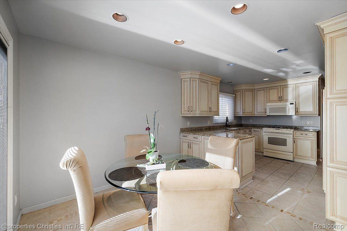 7716 MAPLE Drive