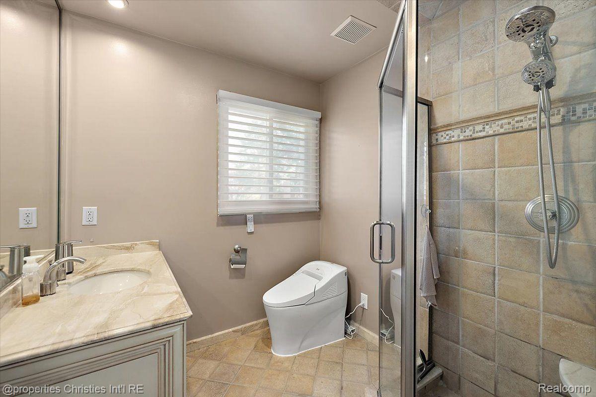 7716 MAPLE Drive