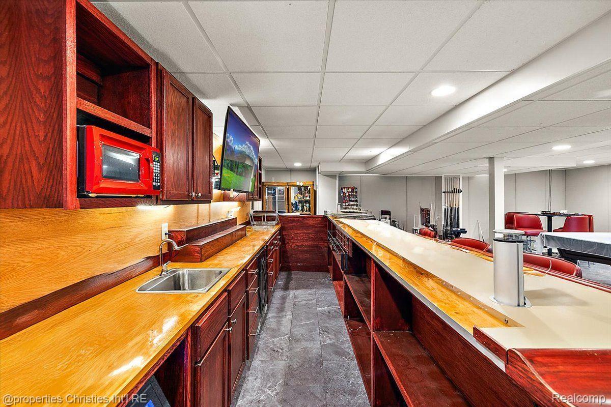 7716 MAPLE Drive