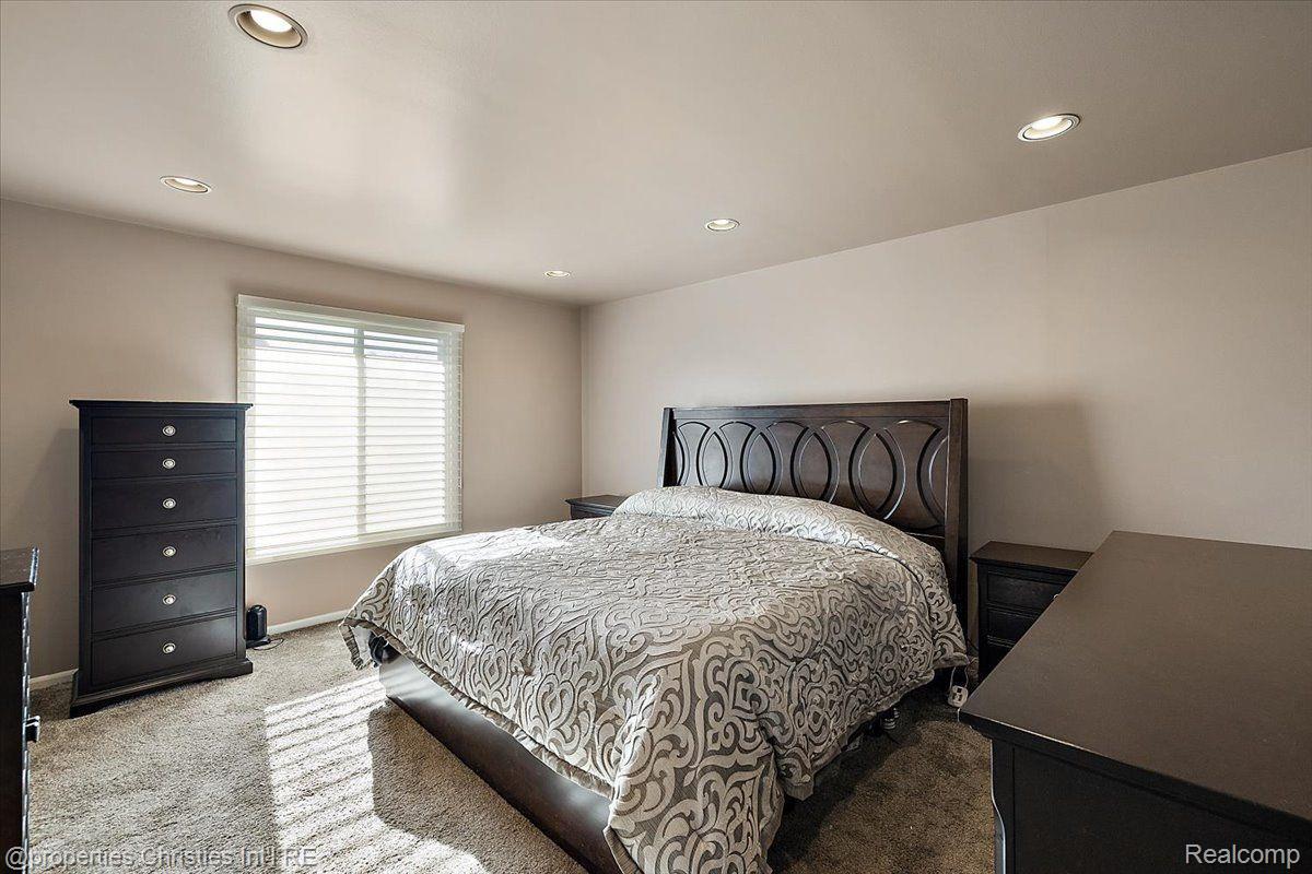 7716 MAPLE Drive