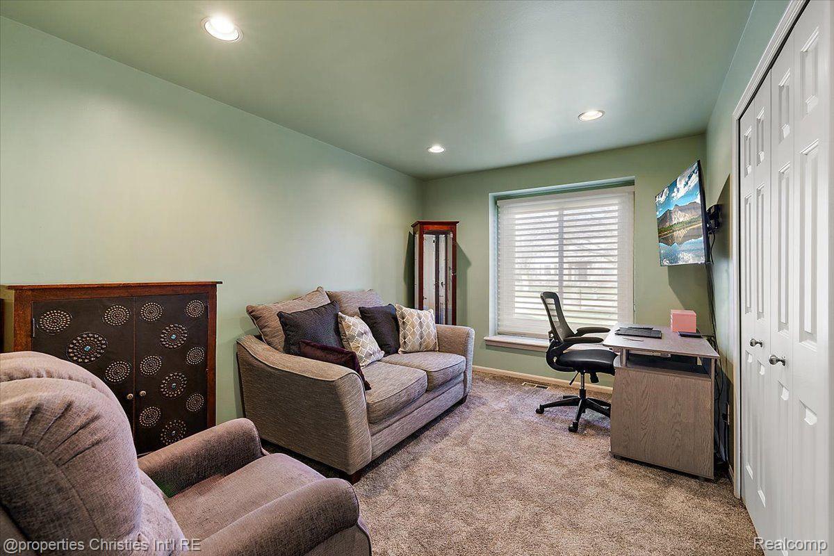7716 MAPLE Drive