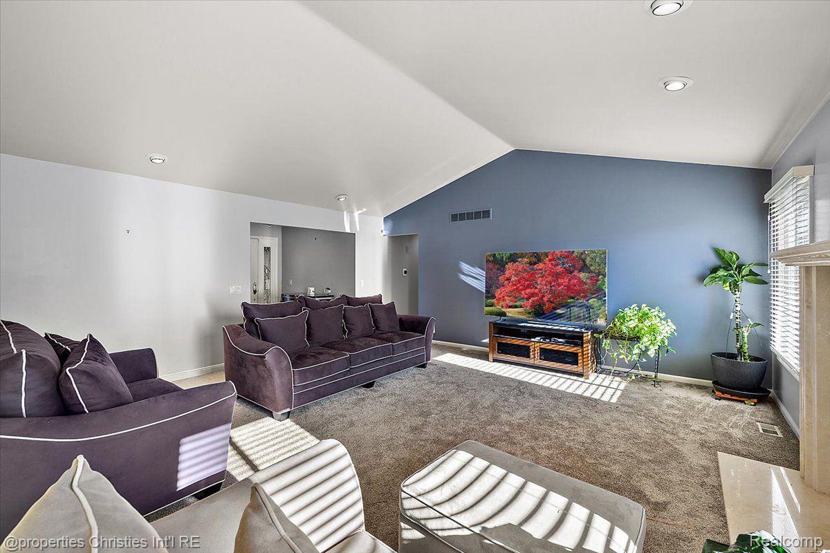 7716 MAPLE Drive