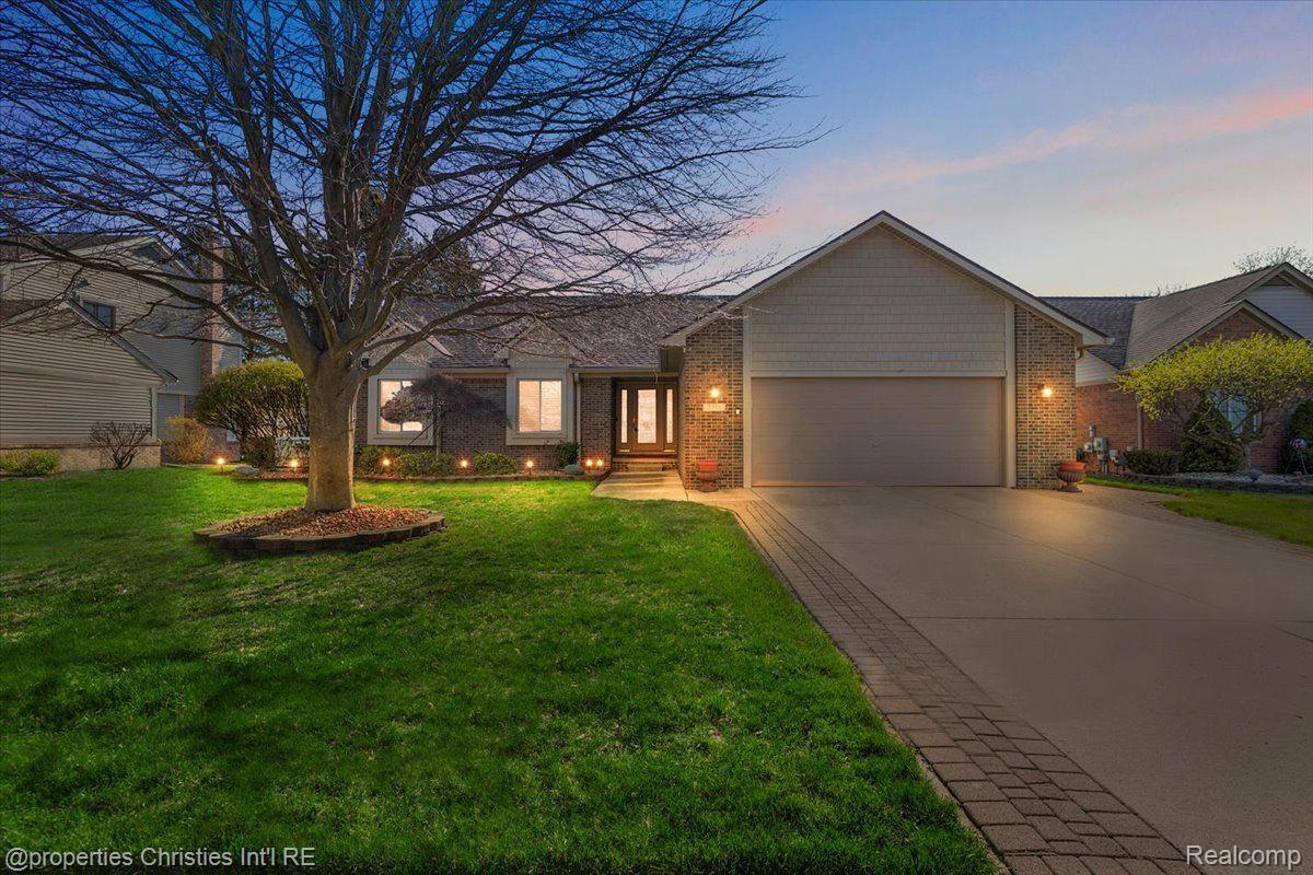 7716 MAPLE Drive