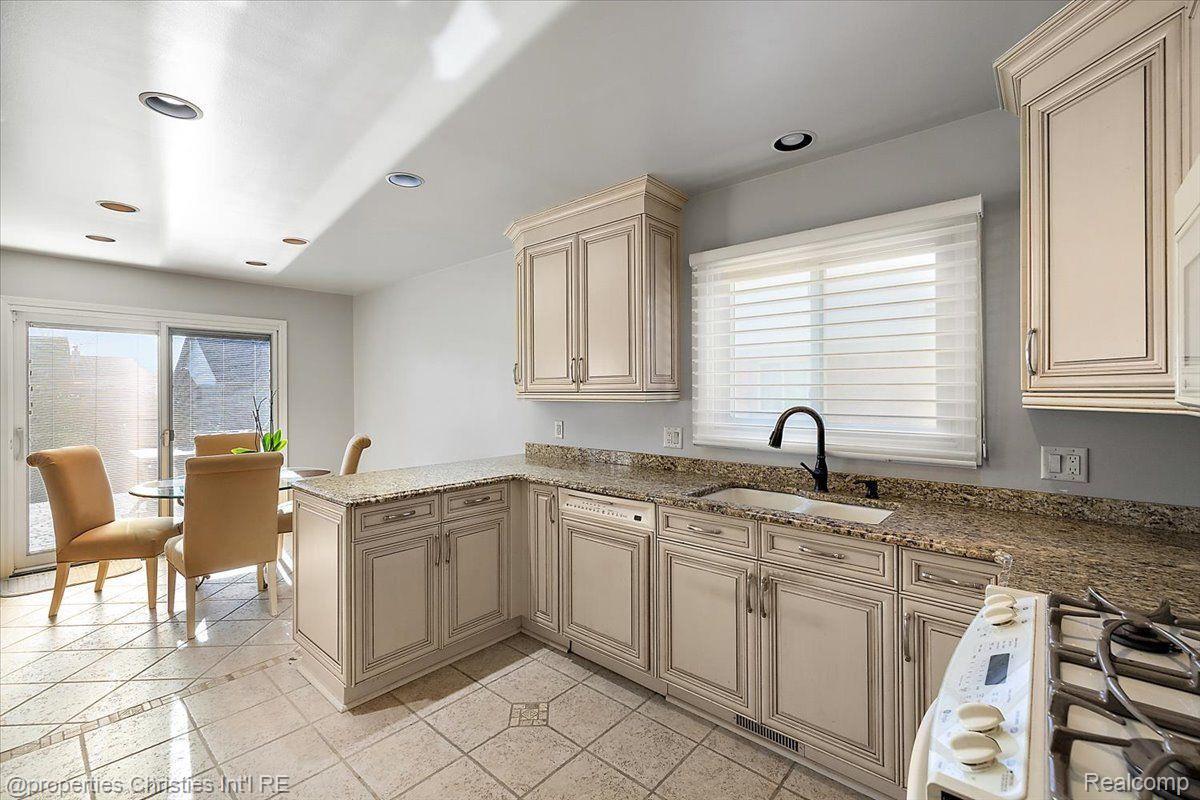 7716 MAPLE Drive
