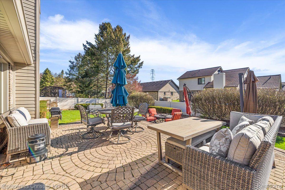 7716 MAPLE Drive