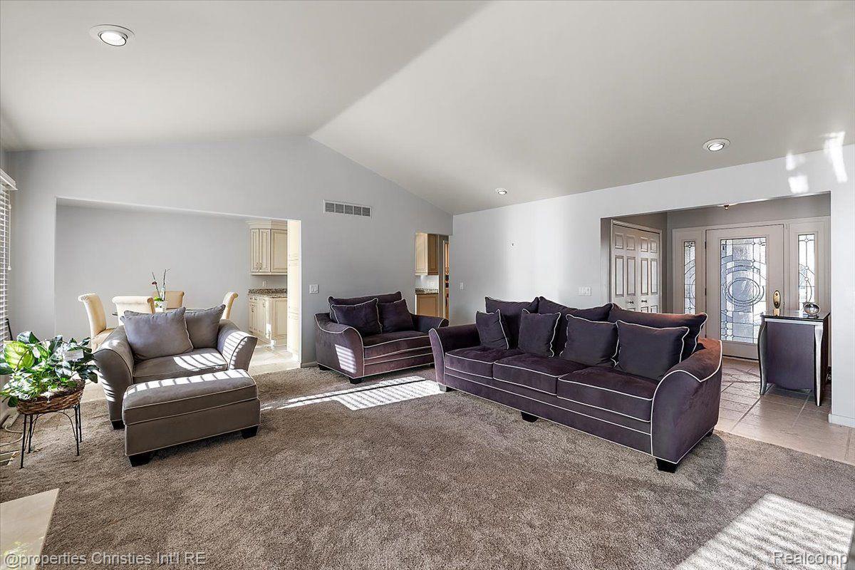 7716 MAPLE Drive