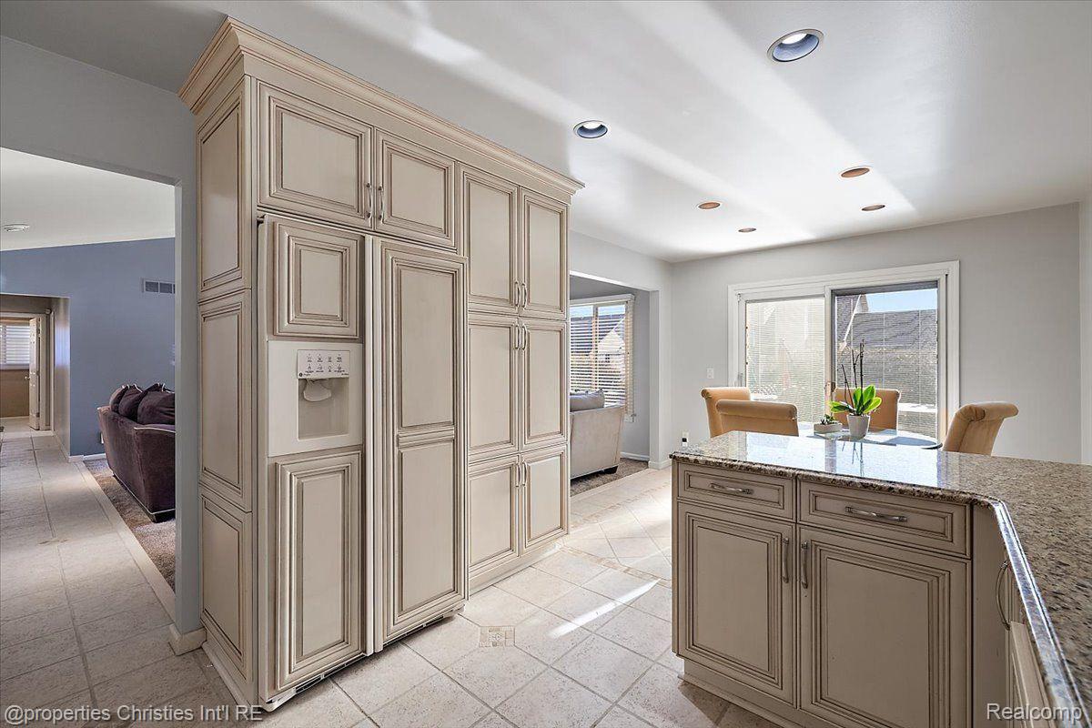7716 MAPLE Drive