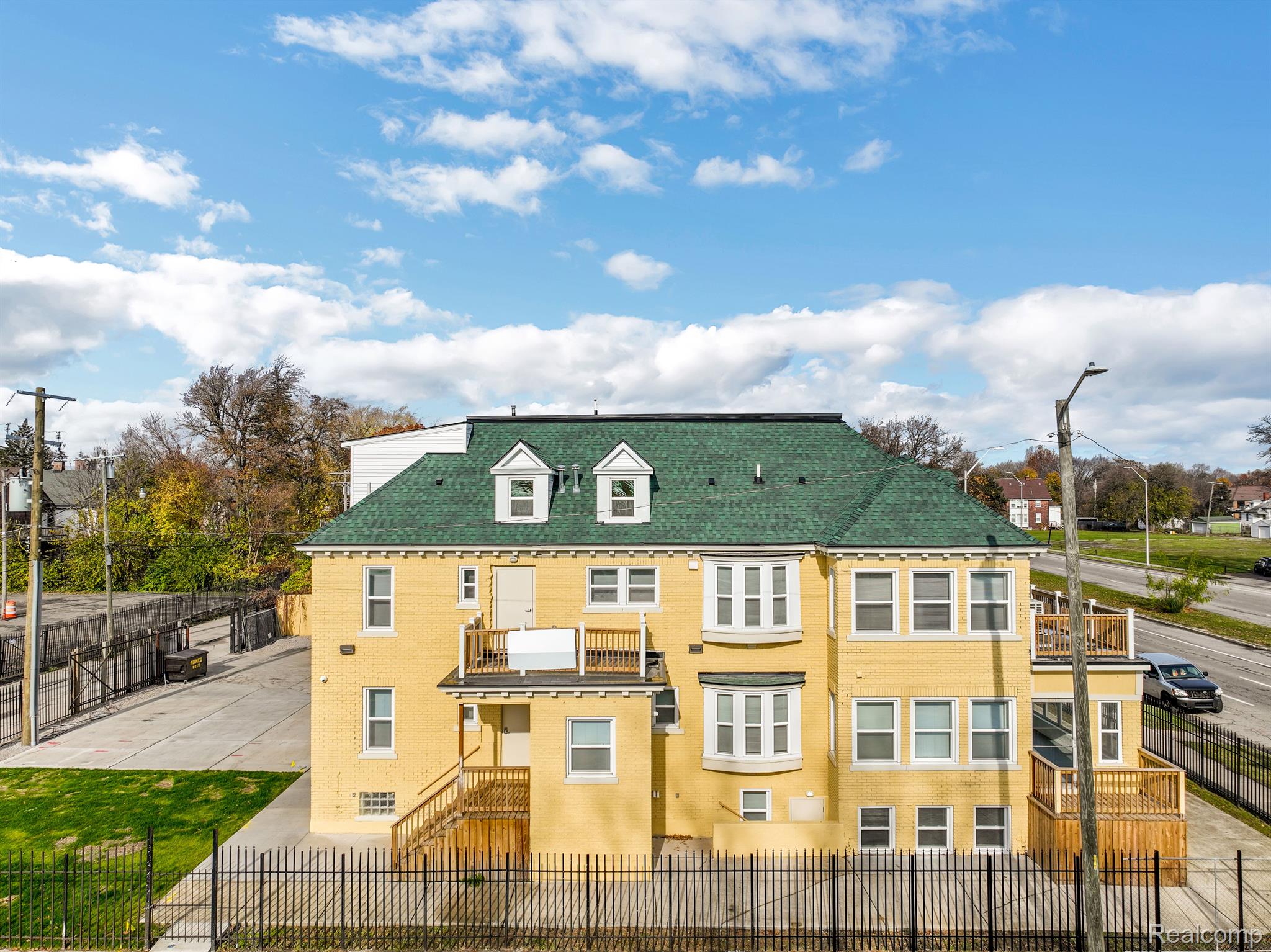 799 East Grand Boulevard 7